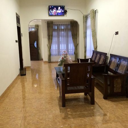 Shakila Pensión Malang Exterior foto