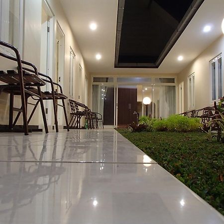 Shakila Pensión Malang Exterior foto