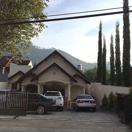 Shakila Pensión Malang Exterior foto