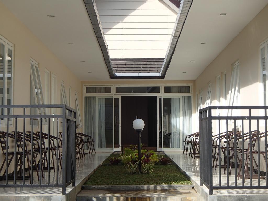 Shakila Pensión Malang Exterior foto