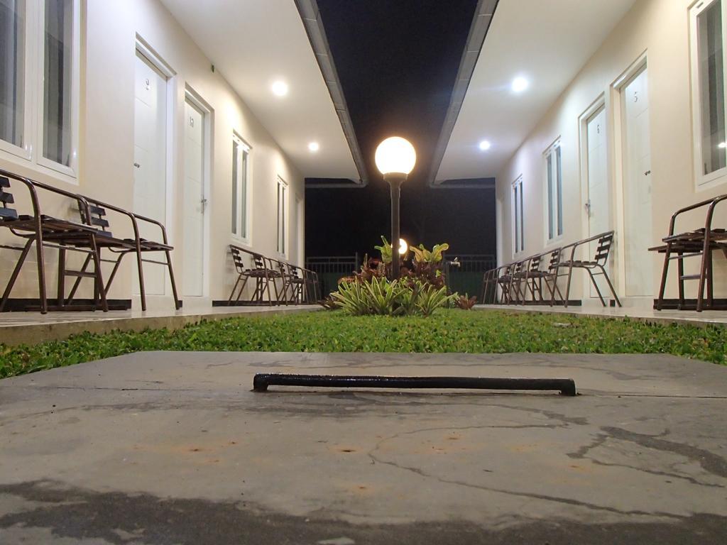 Shakila Pensión Malang Exterior foto